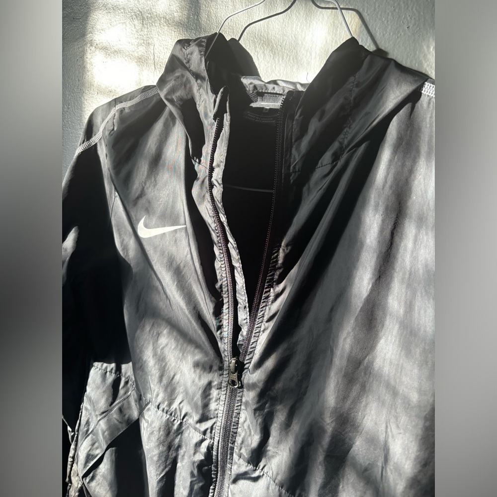 Nike windbreaker size small. Black.